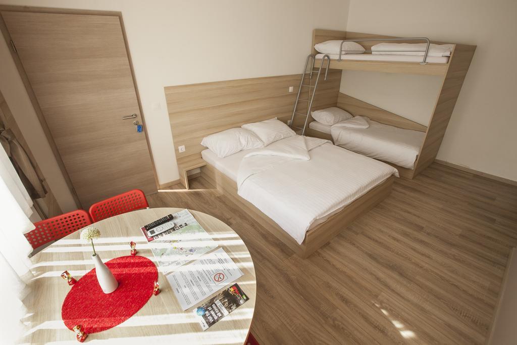 Sweet Dreams Rooms And Apartments Postojna Quarto foto