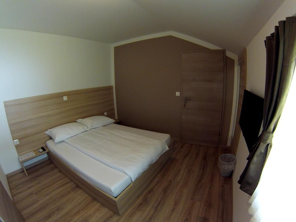 Sweet Dreams Rooms And Apartments Postojna Quarto foto